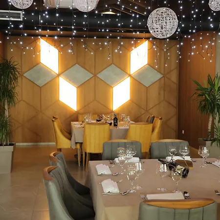 ホテル Andoena Lipjan