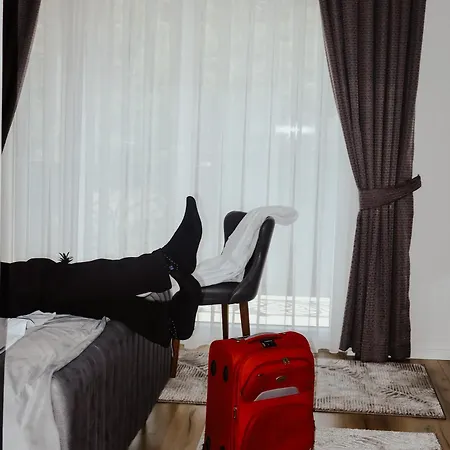 ホテル Andoena Lipjan