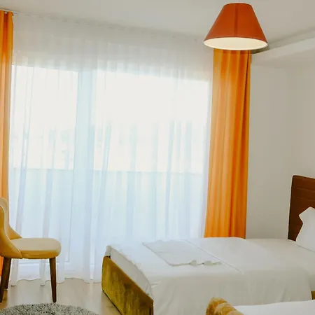 ホテル Andoena Lipjan